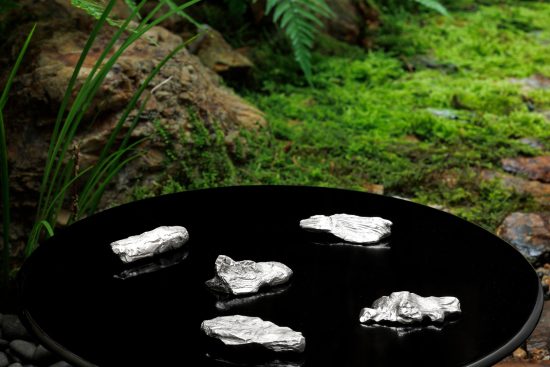 錫箸置 庭石